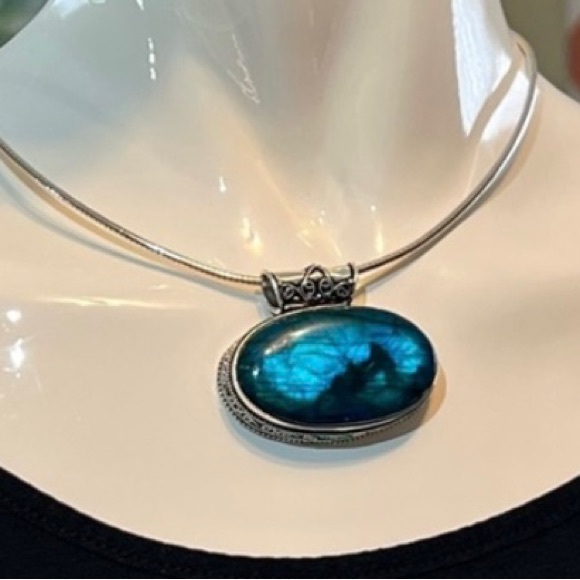 Labradorite Pendant. - Picture 2 of 12